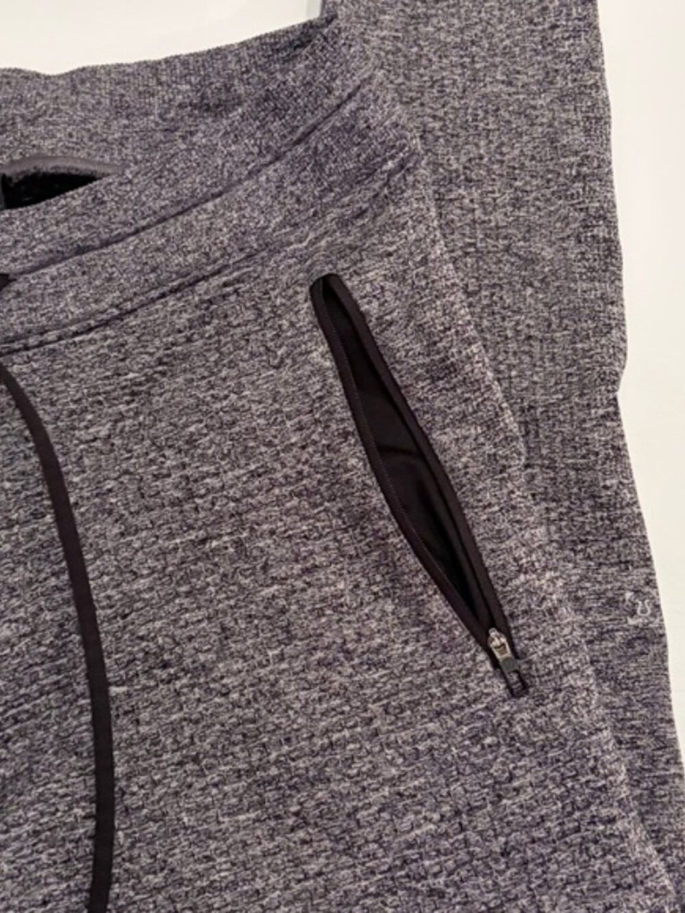 Lululemon Men’s Pants Engineered Warmth Joggers Black / White size Medium - Picture 10 of 16